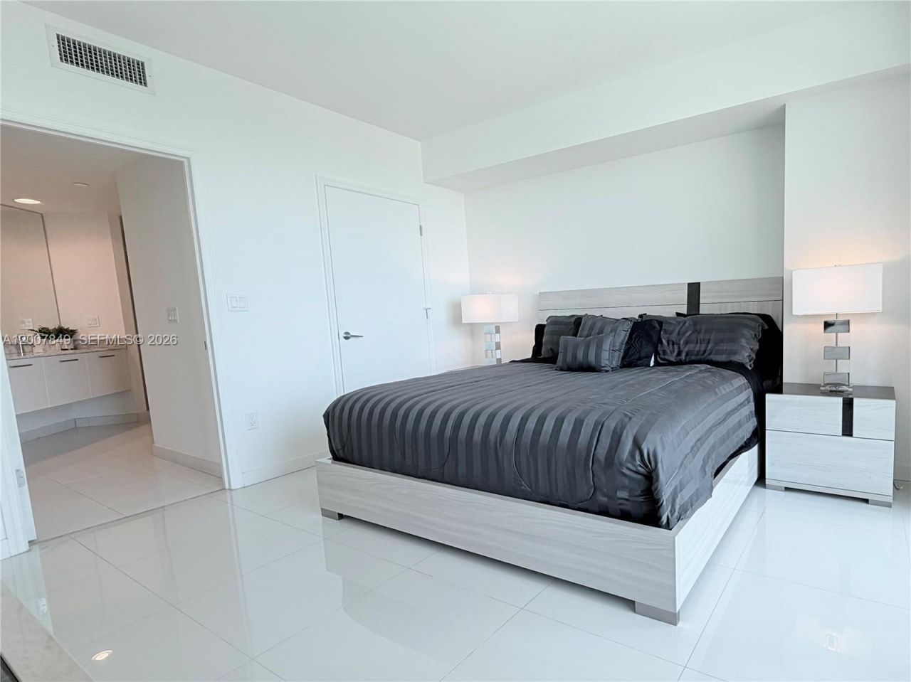 500 Brickell Ave, Unit 802, Miami, FL 33131 Photo