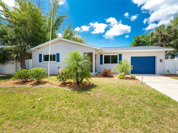 557 MAGNOLIA AVENUE NW, PORT CHARLOTTE, FL 33952