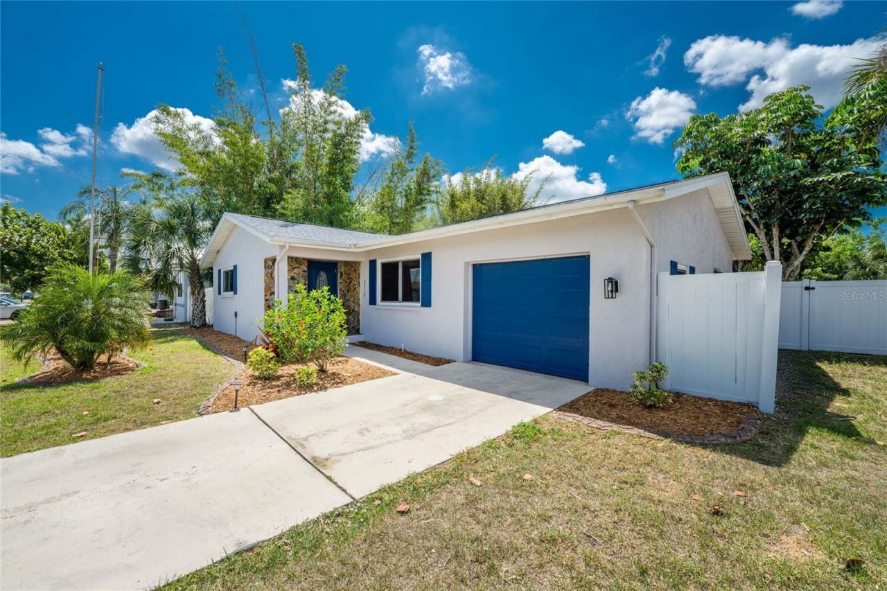 557 Magnolia Avenue Nw, Port Charlotte, FL 33952 Photo