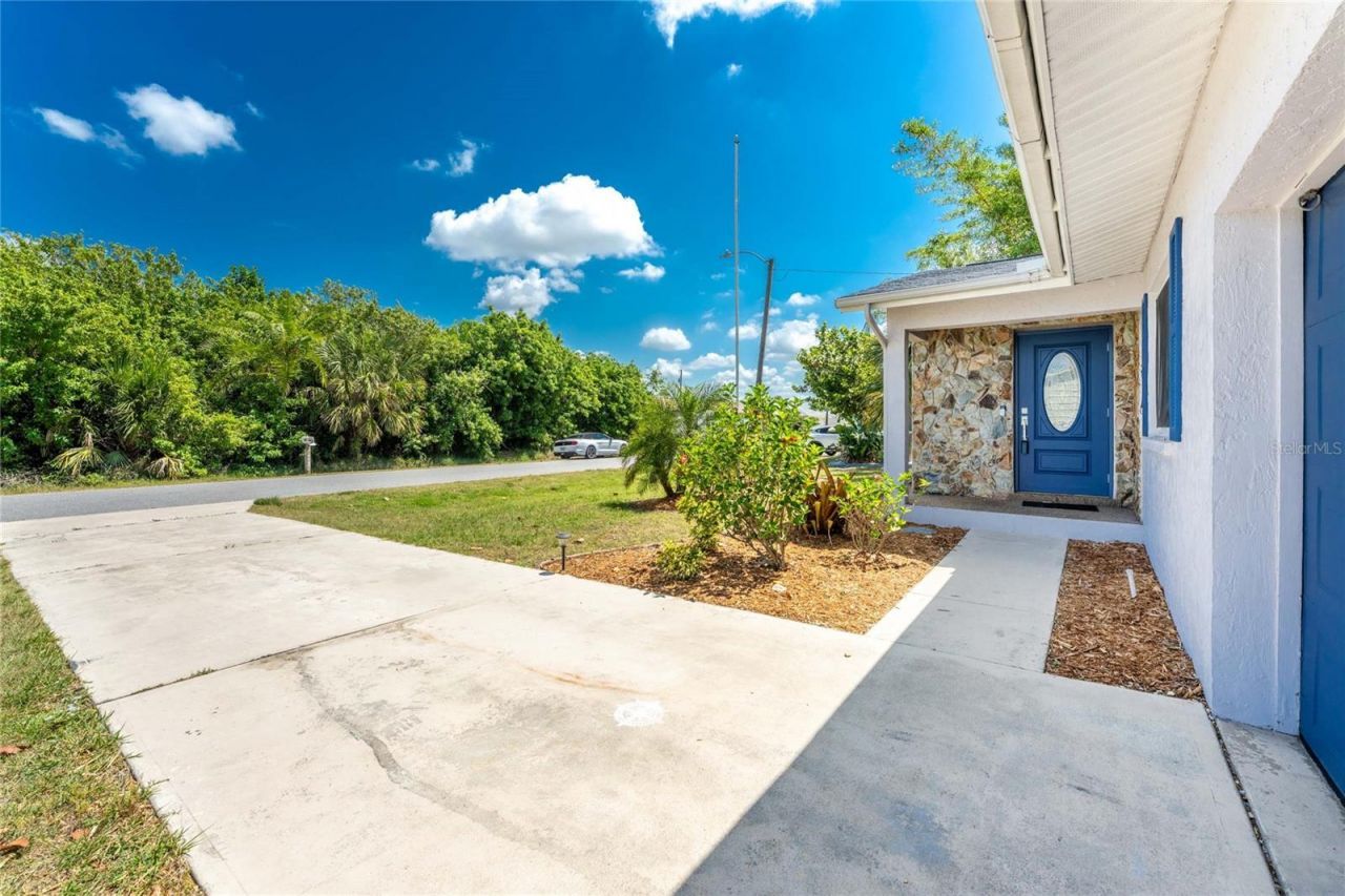 557 Magnolia Avenue Nw, Port Charlotte, FL 33952 Photo