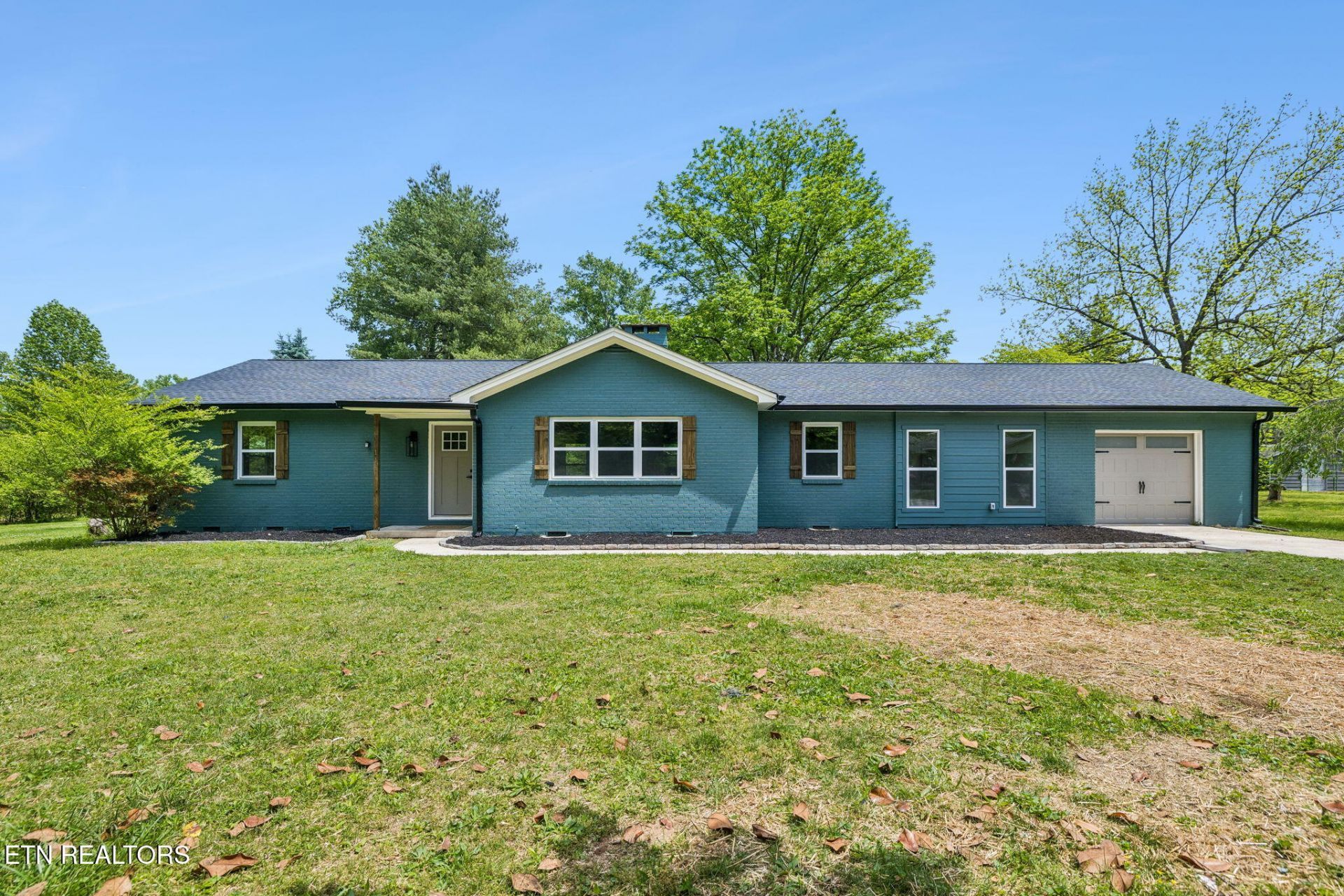 114 Lone Oak Drive, Harriman, TN 37748 Main Photo