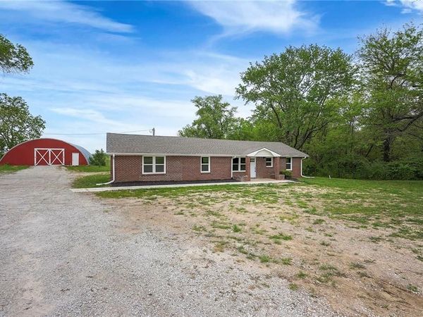 1129 NW US 50 Highway, Centerview, MO 64019