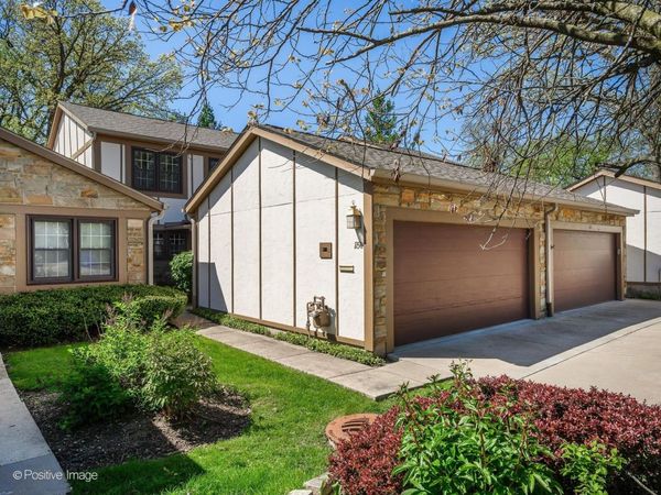 1150 Oakview Drive, Wheaton, IL 60187