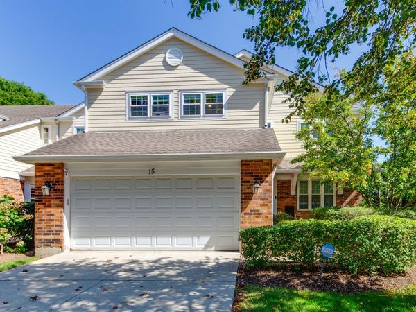 15 Caribou Xing , Northbrook, IL 60062