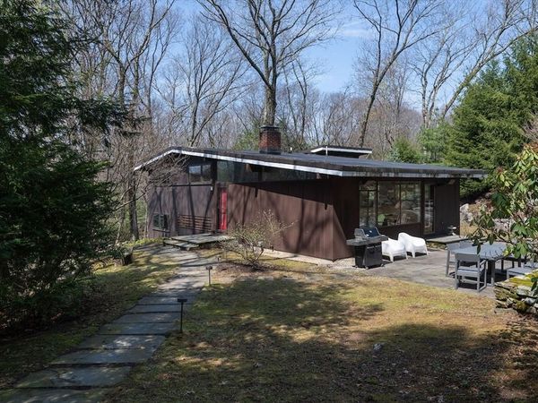 42 Peacock Farm Rd, Lexington, MA 02421