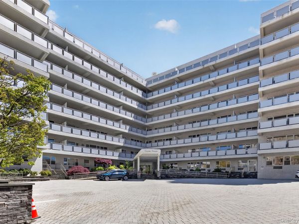 300 Martine Ave, Unit 3L, White Plains, NY 10601