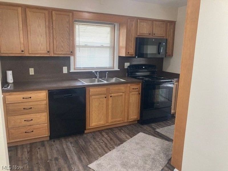 310 N Mecca Street, Cortland, OH 44410 Photo 2