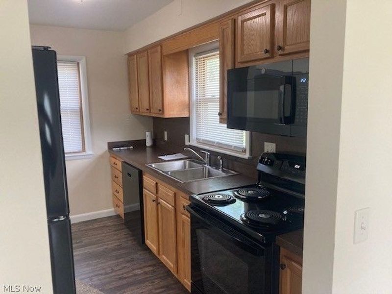 310 N Mecca Street, Cortland, OH 44410 Photo 4