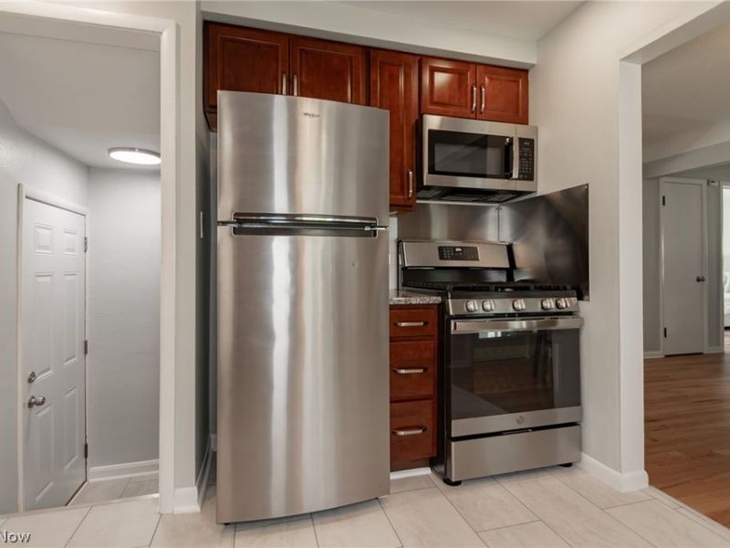 1342 Beaconfield Road , Lyndhurst, OH 44124 Photo 11