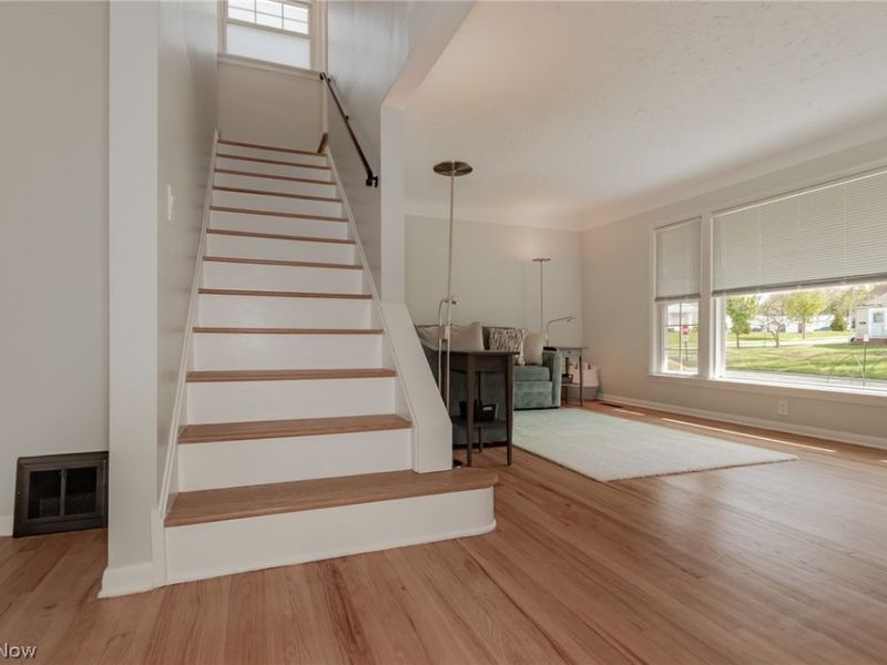 1342 Beaconfield Road , Lyndhurst, OH 44124 Photo 4