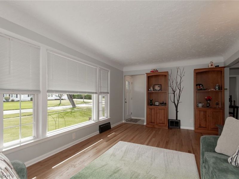 1342 Beaconfield Road , Lyndhurst, OH 44124 Photo 6