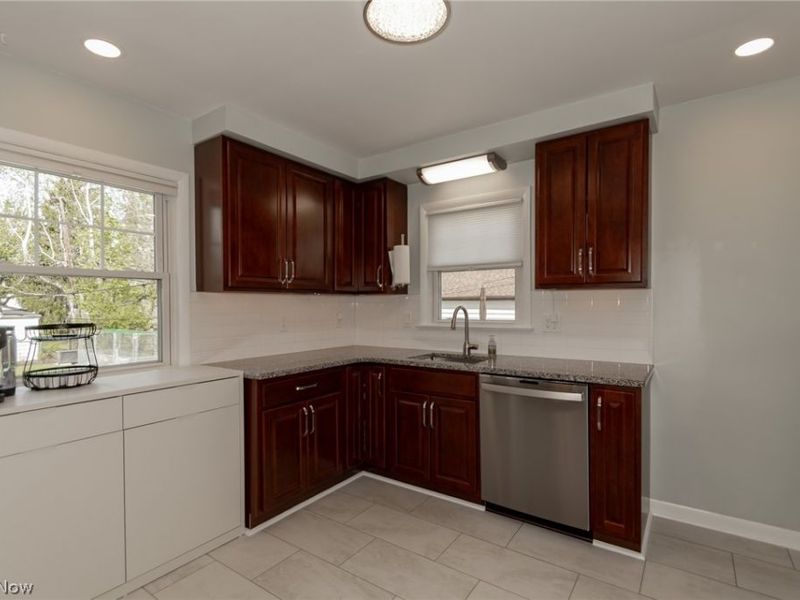 1342 Beaconfield Road , Lyndhurst, OH 44124 Photo 9