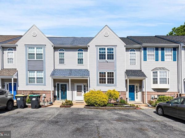 8 WINTON LANE, NEWARK, DE 19702