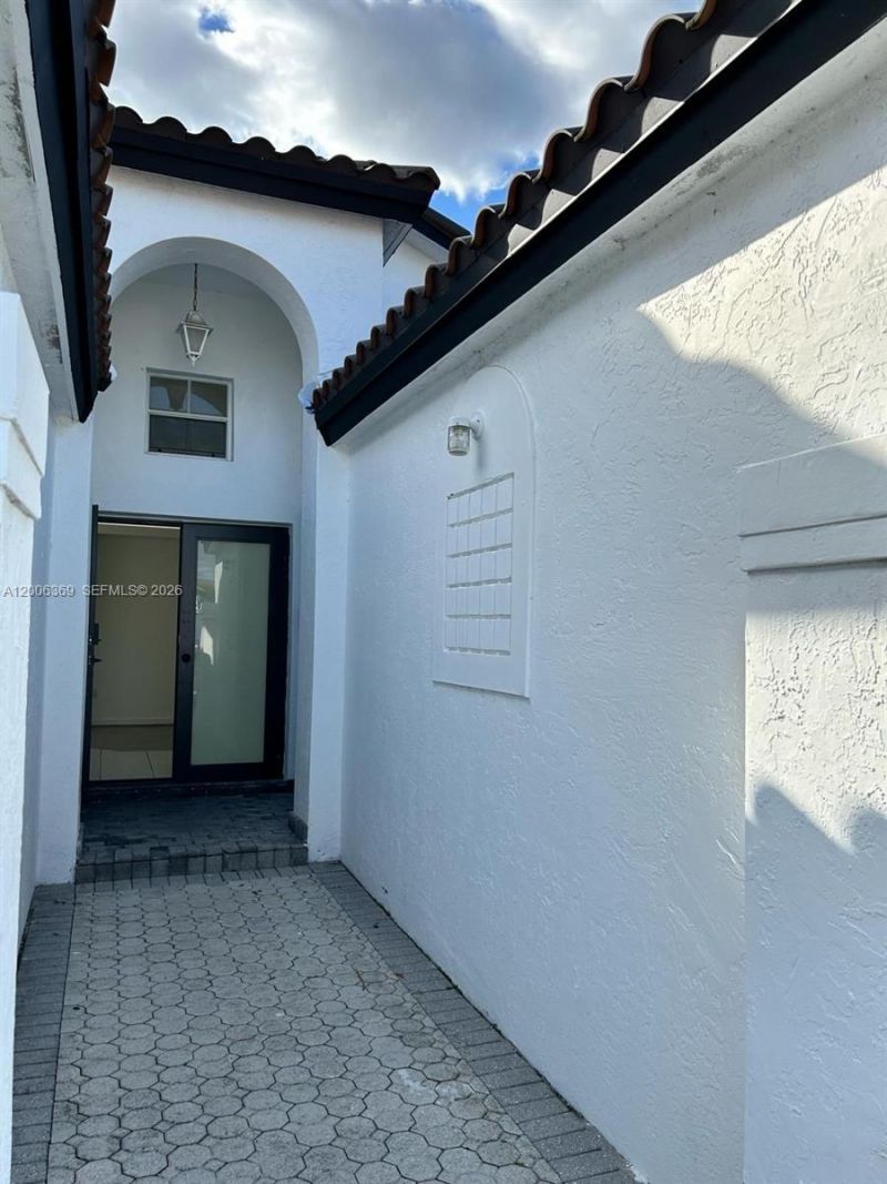 820 NW 132 Ct , Miami, FL 33182 Photo
