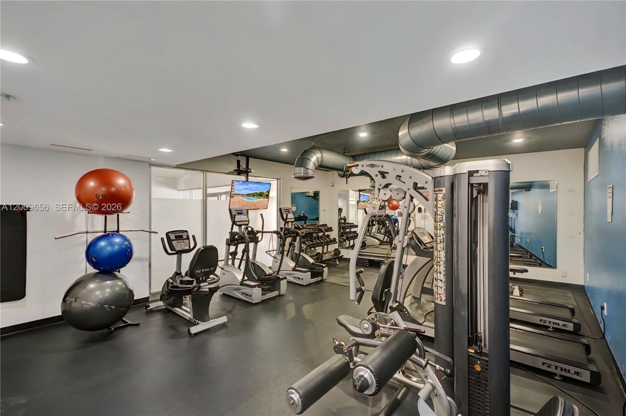 401 Golden Isles Dr , Unit 307, Hallandale Beach, FL 33009 Photo