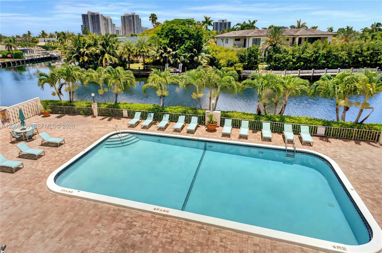 401 Golden Isles Dr , Unit 307, Hallandale Beach, FL 33009 Photo