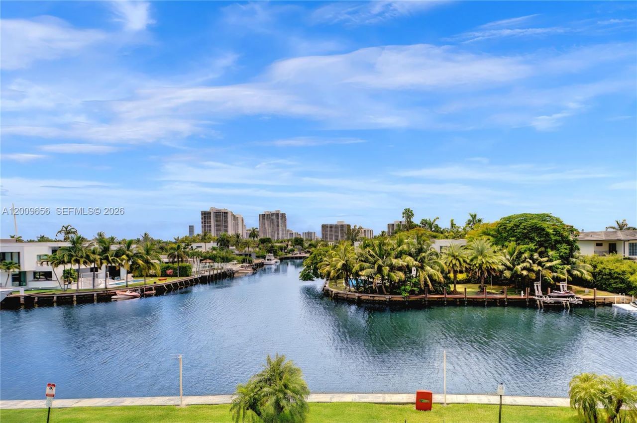 401 Golden Isles Dr , Unit 307, Hallandale Beach, FL 33009 Photo