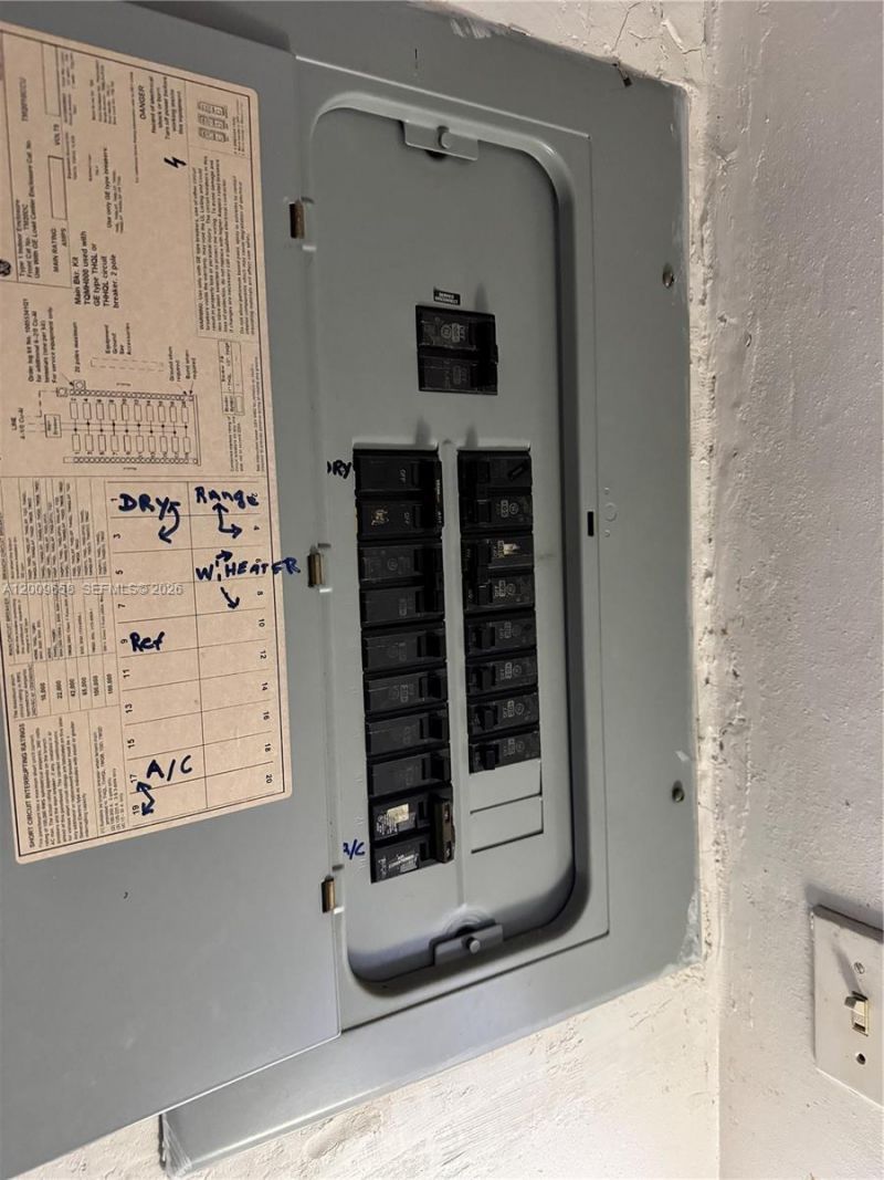 285 NE 165th St, Miami, FL 33162 Photo