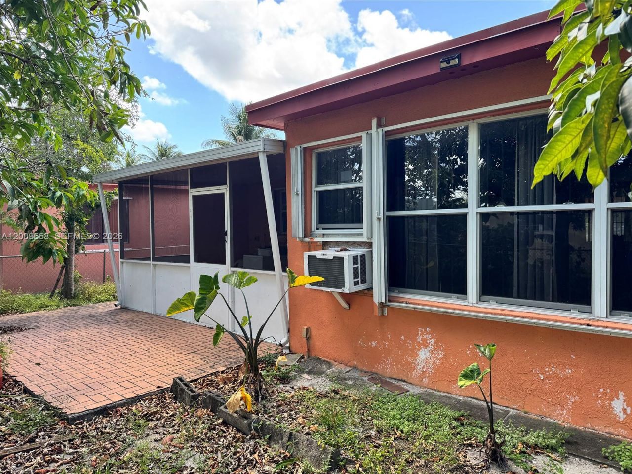 285 NE 165th St, Miami, FL 33162 Photo