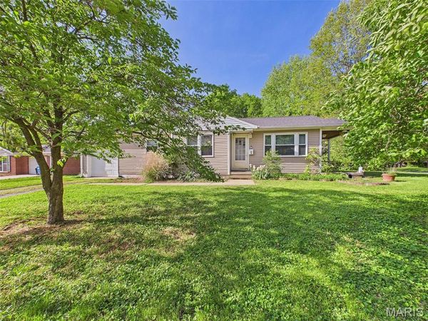 5 Saint Clair Lake Drive , Swansea, IL 62226