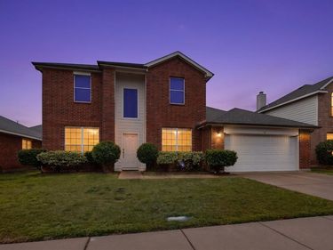 317 E Clover Park Drive, Fort Worth, TX 76140
