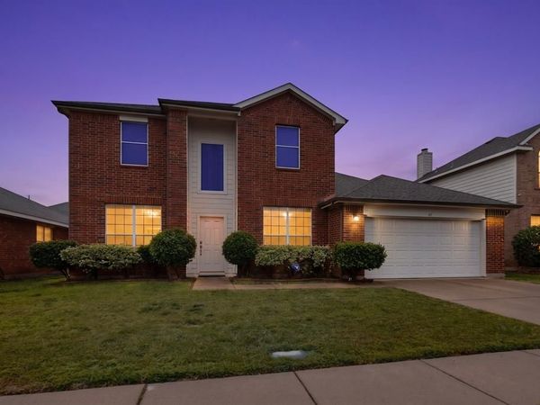 317 E Clover Park Drive, Fort Worth, TX 76140