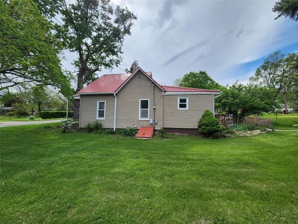 1109 E Montgomery Street, Knoxville, IA 50138