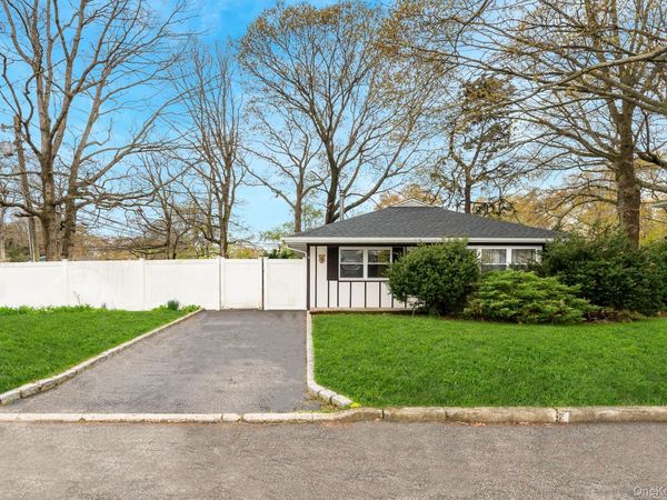 2 Arleen Avenue , Holbrook, NY 11741