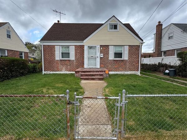 831 James Place , Uniondale, NY 11553