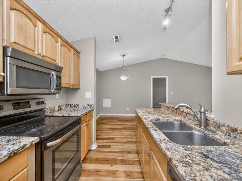 5986 Meadowcreek Drive, Unit 6, Miami Twp, OH 45150 Photo 10
