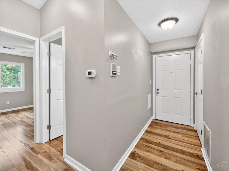 5986 Meadowcreek Drive, Unit 6, Miami Twp, OH 45150 Photo 3