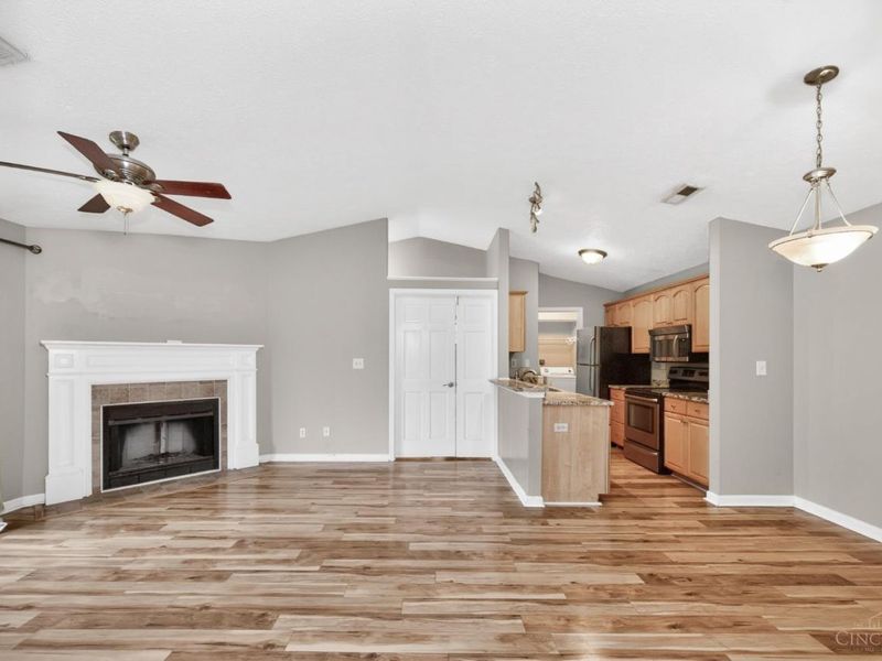 5986 Meadowcreek Drive, Unit 6, Miami Twp, OH 45150 Photo 5