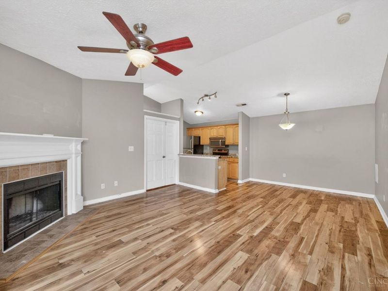 5986 Meadowcreek Drive, Unit 6, Miami Twp, OH 45150 Photo 7