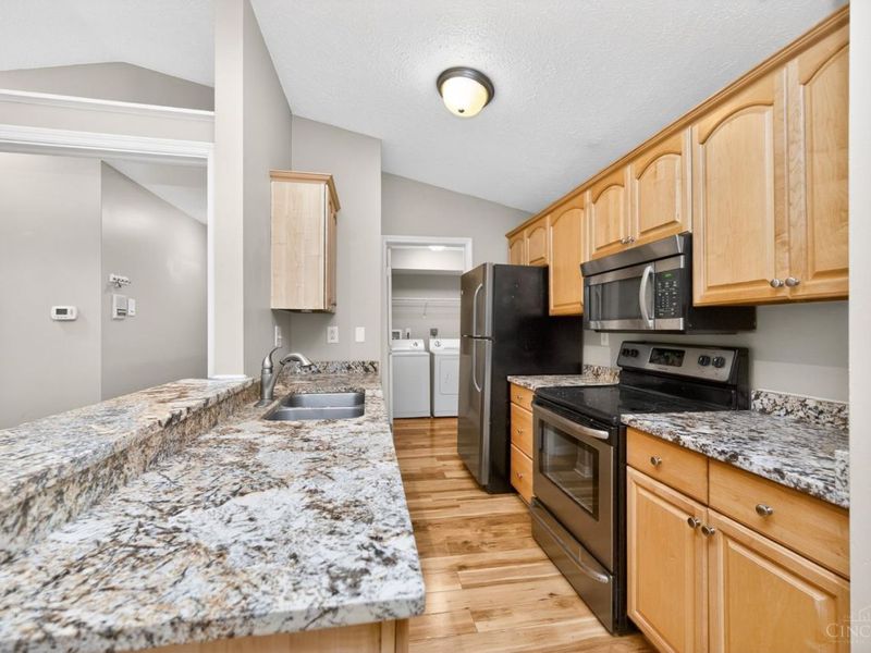 5986 Meadowcreek Drive, Unit 6, Miami Twp, OH 45150 Photo 9