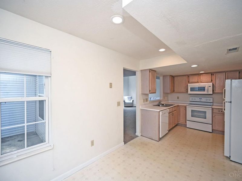 1033 Wittshire Circle, Cincinnati, OH 45255 Photo 16