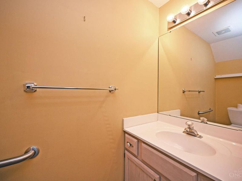 1033 Wittshire Circle, Cincinnati, OH 45255 Photo 17