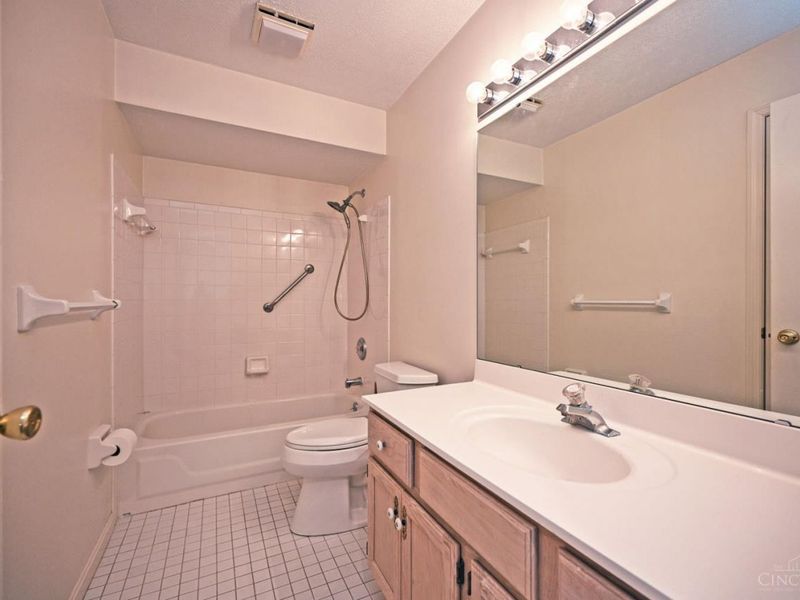 1033 Wittshire Circle, Cincinnati, OH 45255 Photo 28