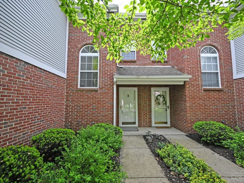 1033 Wittshire Circle, Cincinnati, OH 45255 Photo 3