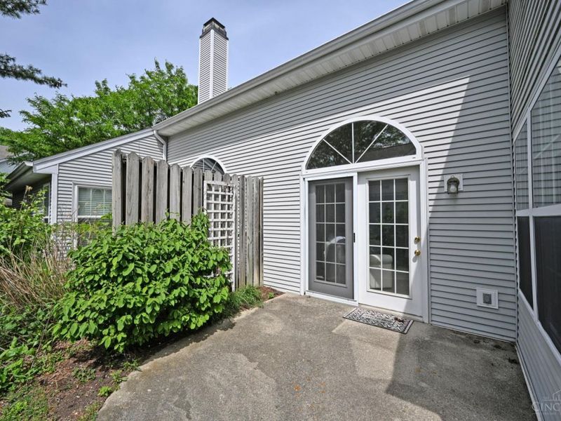 1033 Wittshire Circle, Cincinnati, OH 45255 Photo 32