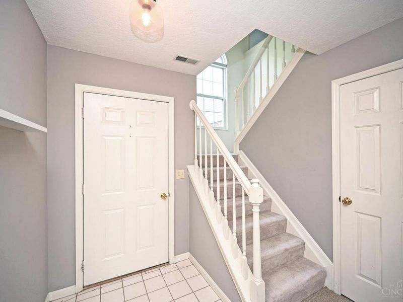 1033 Wittshire Circle, Cincinnati, OH 45255 Photo 5