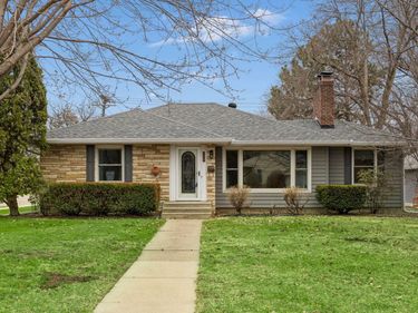 1914 Holton Street , Roseville, MN 55113