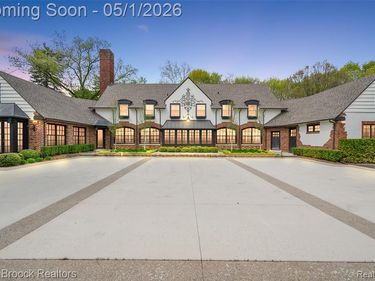 1583 Clarendon Road, Bloomfield Hills, MI 48302