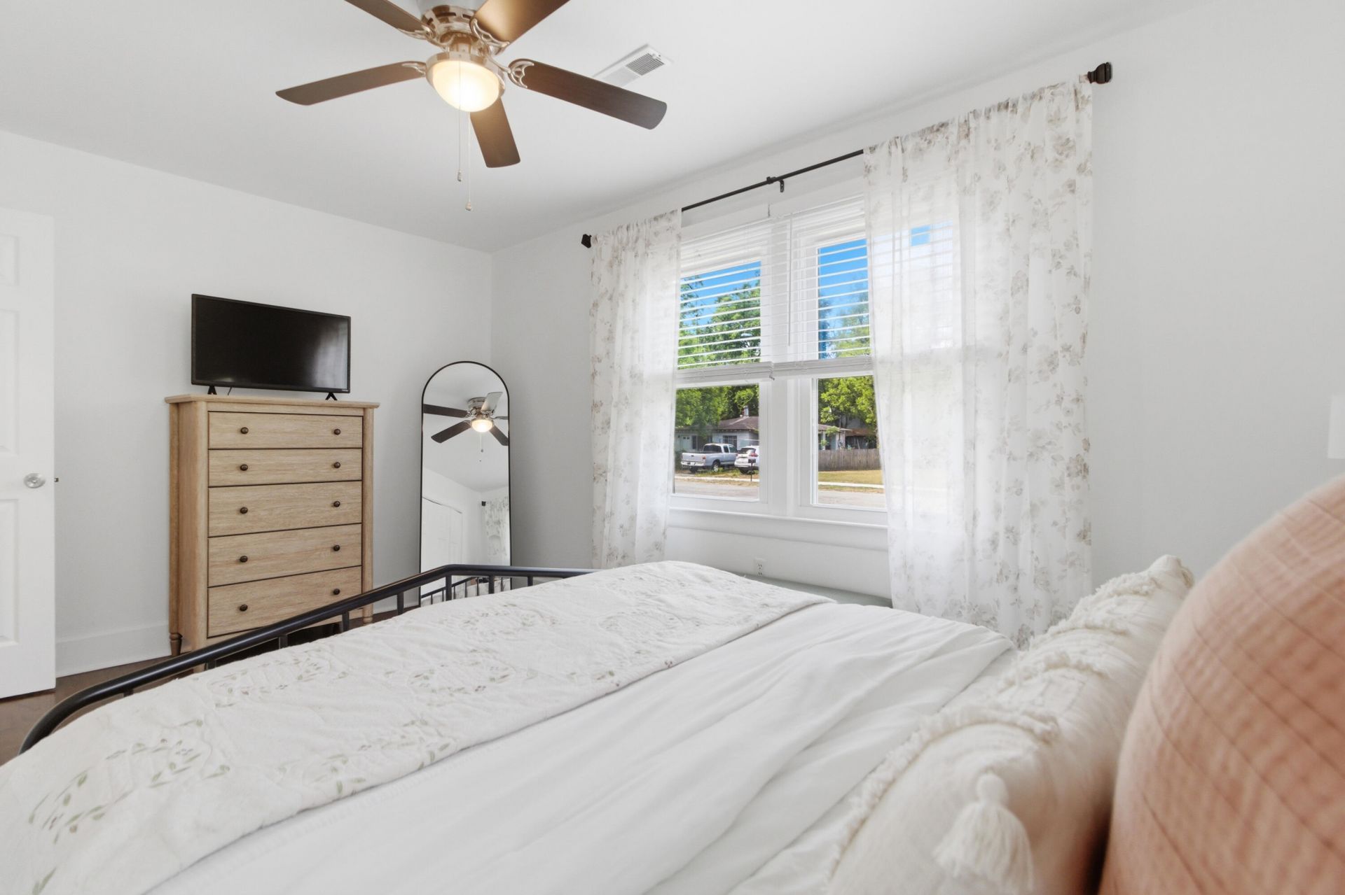 5086 Chateau Avenue Photo 23