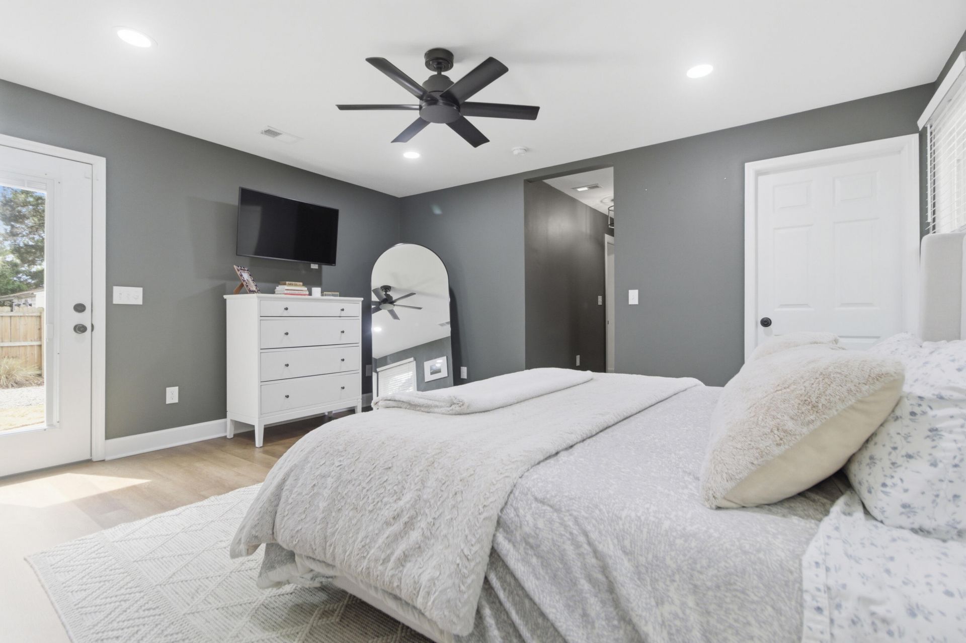 5086 Chateau Avenue Photo 34