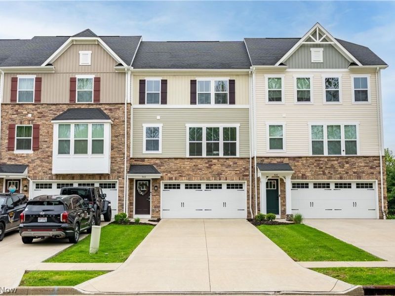 342 E Reno Drive, Louisville, OH 44641 Photo 1