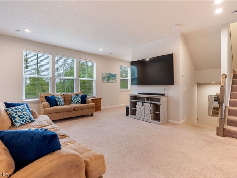 342 E Reno Drive, Louisville, OH 44641 Photo 11