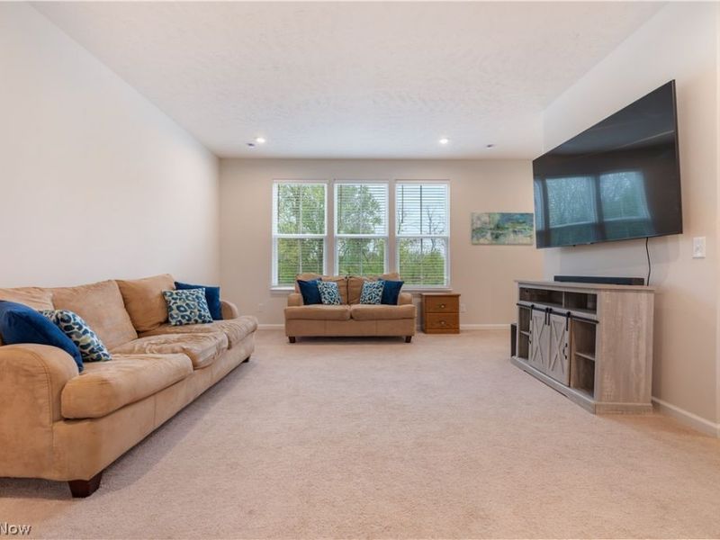 342 E Reno Drive, Louisville, OH 44641 Photo 13