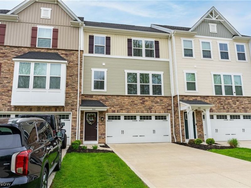 342 E Reno Drive, Louisville, OH 44641 Photo 3