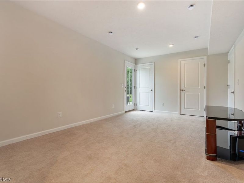 342 E Reno Drive, Louisville, OH 44641 Photo 32