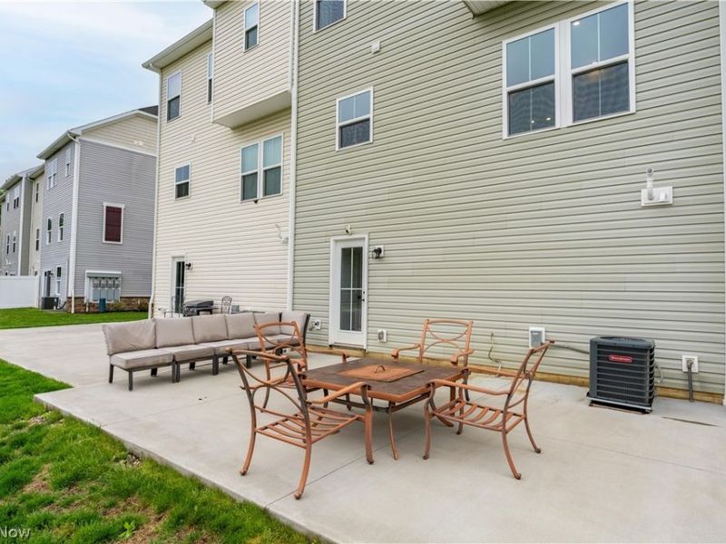 342 E Reno Drive, Louisville, OH 44641 Photo 5